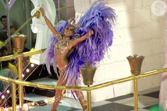 Em 2007, Juliana Paes mostrou o corpão como rainha de bateria da Viradouro. Neste ano, os ritmistas vieram em cima de um tabuleiro de xadrez
