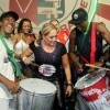 Susana Vieira cai no samba em ensaio da Grande Rio, em 26 de fevereiro de 2014