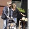 Jefferson Hack, pai da filha da modelo, Kate Moss e Lila Grace passeiam pelo Soho, em Nova York; flagra aconteceu no dia 15 de setembro de 2003