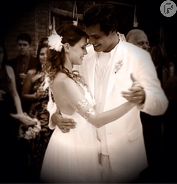 Vanessa Lóes comemora sete anos de casamento com Thiago Lacerda com mensagem romântica em rede social: 'Prevalece o amor', escreveu ela em seu perfil no Instagram