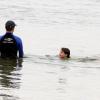 Catarina nadou ao lado do pai na praia de Ipanema