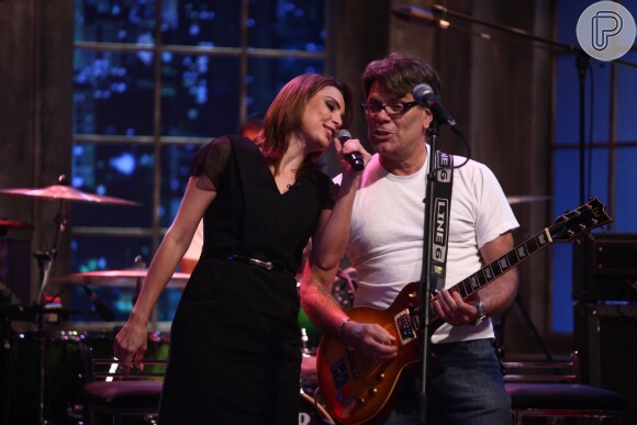 Rachel Sheherazade cantou com Roger, da banda Ultraje a Rigor, no programa 'The Noite'