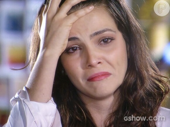 Primeiro Marina desabafa com Vanessa (Maria Eduarda de Carvalho), dizendo que não tem vocação para sofrer por amor