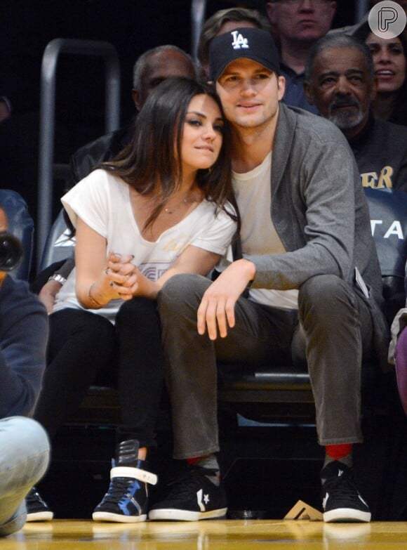 Mila Kunis está grávida de seu primeiro filho com Ashton Kutcher, em 24 de março de 2014