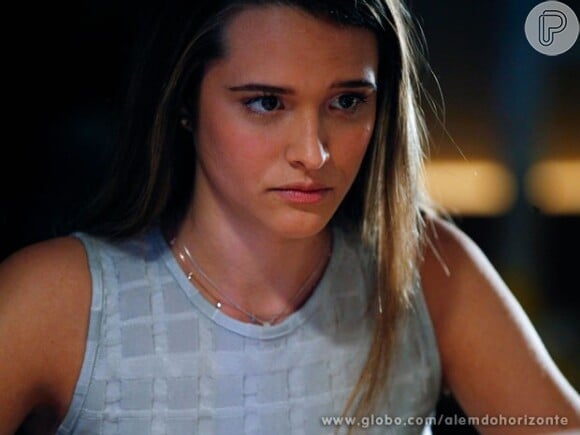 Lili (Juliana Paiva) fica sabendo por Fátima (Yanna Lavigne) que LC (Antonio Calloni) é um assassino, em 'Além do Horizonte', em 31 de março de 2014