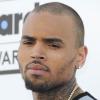 Chris Brown está sendo agredido verbalmente pelos detentos, em 28 de março de 2014