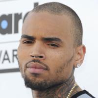 Chris Brown é xingado por detentos por causa de agressão à Rihanna
