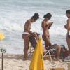 Sheron Menezzes trocou carinhos com seu noivo na praia da Reserva na tarde deste sábado