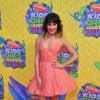 Lea Michele, a Rcahel Berry de 'Glee', veste Elie Saab no Kids Choice Awards 2014