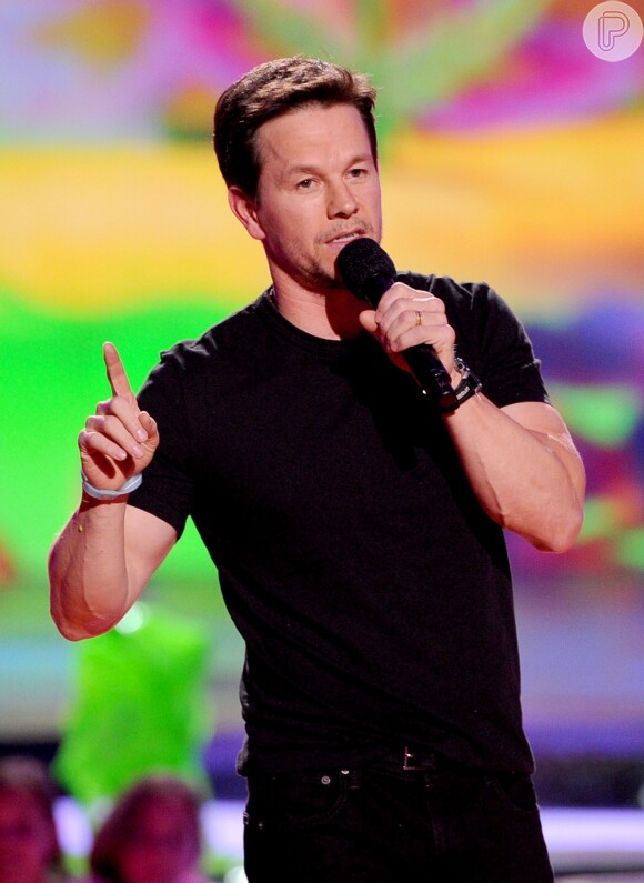 Mark Wahlberg foi o apresentador do Kids Choice Awards 2014
