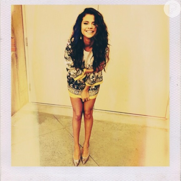 Selena Gomez agradece seus fãs pelo prêmio de Melhor Cantor no Kids Choice Awards 2014