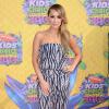 Alexa Vega veste Tart no Kids Choice Awards 2014 
