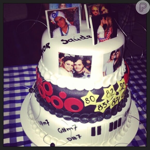 Preta Gil publica foto do bolo de aniversário do filho