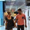 Fernanda Lima e Rodrigo Hilbert caminham juntos no aeroporto