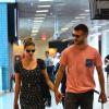 Fernanda Lima e Rodrigo Hilbert embarcam no aeroporto Santos Dumont, no Rio de Janeiro,em 31 de março de 2014