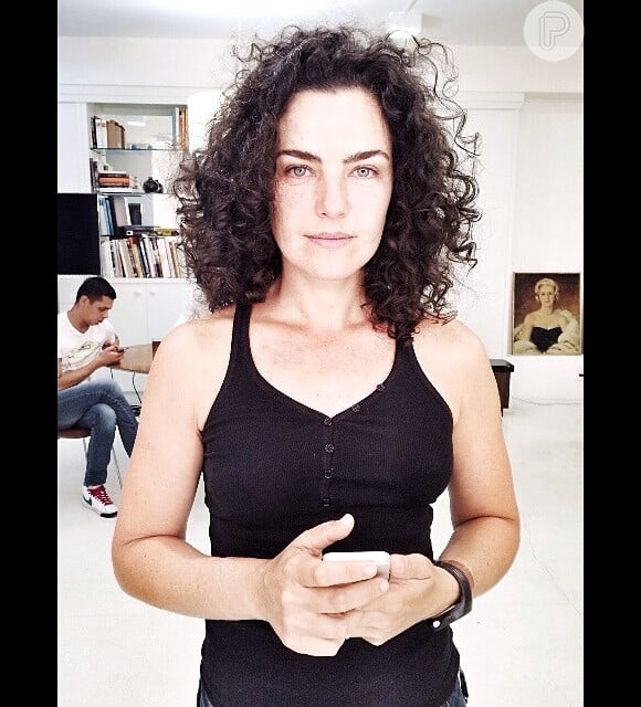 Ana Paula Arósio reaparece magra e sem aliança de casamento (31 de março de 2014)