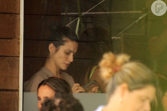 Cleo Pires foi almoçar em um restaurante da Zona Sul do Rio na tarde desta terça-feira, 1º de abril de 2014