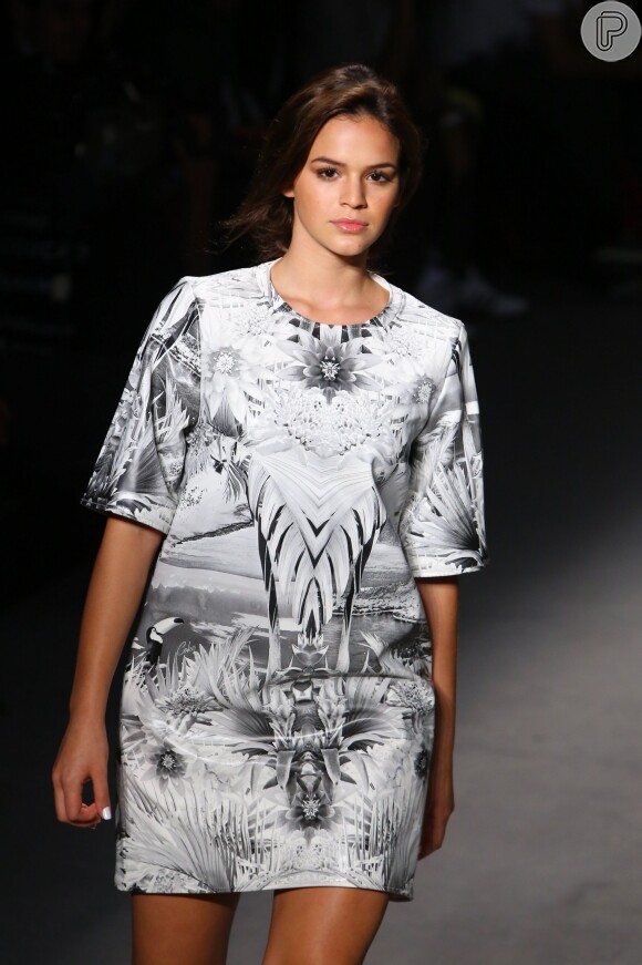 Bruna Marquezine desfilou no Fashion Rio em novembro de 2013