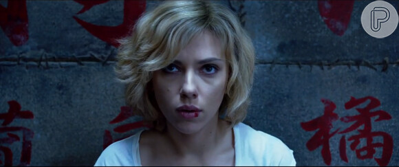 Scarlett Johansson apanha no filme