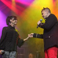 Netinho canta com Anitta em estreia de turnê e chora com recado de Gilberto Gil