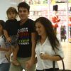 Lívian Aragão passeia com o namorado, Nicolas Prattes, em shopping do Rio de Janeiro, em 11 de abril de 2014