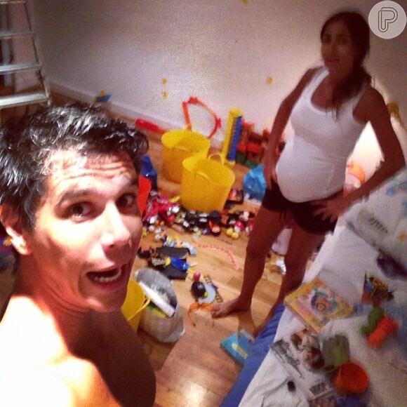 Márcio Garcia fez questão de decorar e ajudar na escolha da cor do quarto do bebê 