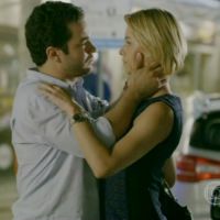 'Em Família': Felipe passa dos limites e beija Silvia (Bianca Rinaldi)