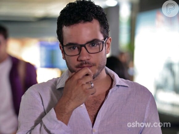 Felipe (Thiago Mendonça) é alcoólatra na novela 'Em Família'