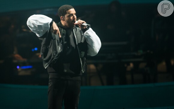 De acordo com o 'Daily Mail' Drake pediu para Rihanna cortar todos os laços com Chris Brown