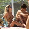 Yasmin Brunet curte praia com marido, o modelo Evandro Soldati, no Leblon, Zona Sul do Rio de Janeiro, nesta sexta-feira Santa, 28 de abril de 2014