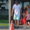 Thiago Lacerda almoçou com Vanessa Lóes, grávida do terceiro filho do casal, e seus 2 filhos, em restaurante italiano na Barra da Tijuca, nesta sexta-feira Santa, 18 de abril de 2014