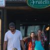 Thiago Lacerda almoçou com Vanessa Lóes, grávida do terceiro filho do casal, e seus 2 filhos, em restaurante italiano na Barra da Tijuca, nesta sexta-feira Santa, 18 de abril de 2014