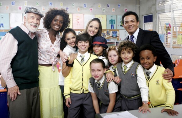 O convite da emissora carioca veio após o sucesso de Rosanne Mulholland na pele da professora Helena, na novela infantil 'Carrossel', exibida pelo SBT