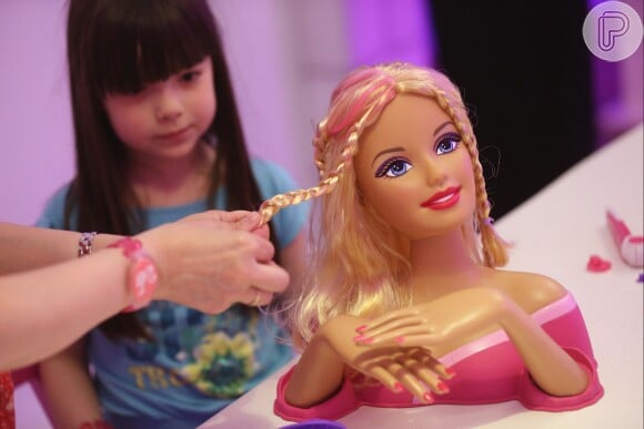 Barbie terá novo filme com atores reais (24 de abril de 2014)