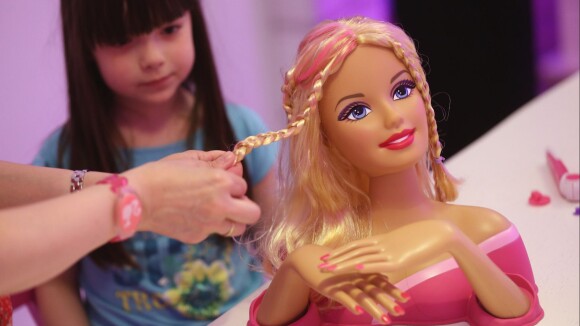 Barbie ganhará vida no cinema em filme de comédia com atores reais