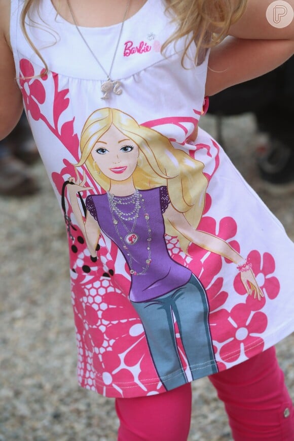 A boneca Barbie faz sucesso com as meninas do mundo inteiro