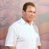 Arnold Schwarzenegger participa de feira esportiva no Rio de Janeiro