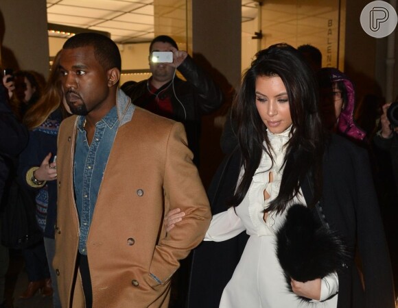 Kim Kardashian e Kanye West assumiram o romance há nove meses e ela está grávida de três meses