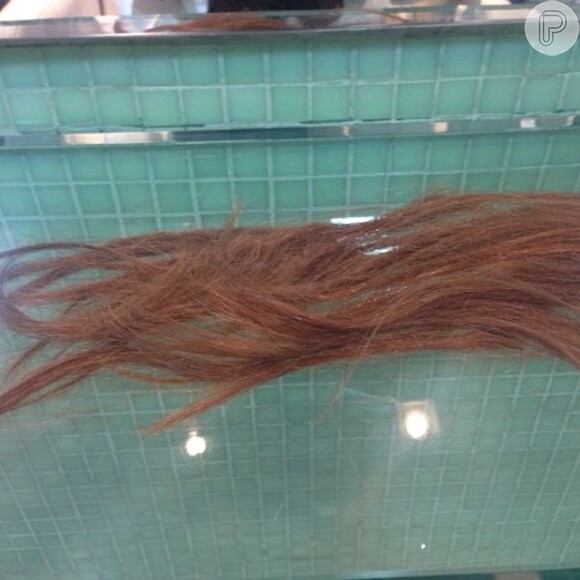 O hairstilyst Tiago Parente cortou 30 cm dos cabelos de Marina Ruy Barbosa e pediu para doar as mechas para uma ONG
