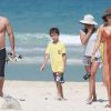 Grazi Massafera curte dia de sol com Ana Lima, na praia da Barra da Tijuca, no Rio. Ana estava com o namorado, Tico Cardoso, e com o filho, Davi, de 9 anos