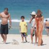 Grazi Massafera curte dia de sol com Ana Lima, na praia da Barra da Tijuca, no Rio. Ana estava com o namorado, Tico Cardoso, e com o filho, Davi, de 9 anos