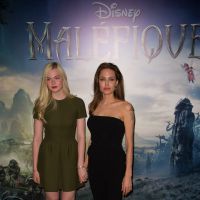 Angelina Jolie e Elle Fanning apresentam 'Malévola' em Paris