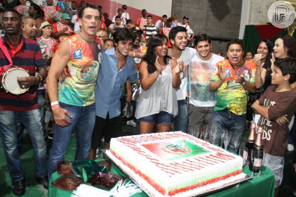 Felipe Simas comemora aniversário de 20 anos na companhia de familiares e amigos na quadra da Grande Rio, em 26 de janeiro de 2013