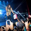 Na sexta-feira, 10 de maio de 2014, Anitta fez um show na i9 Music, em São Gonçalo, no Rio de Janeiro