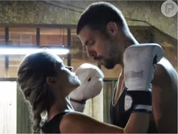 'Em uma das cenas, ela faz um treino com o André, onde inicia o jogo de sedução entre eles', contou Karen Junqueira em entrevista ao site oficial da série