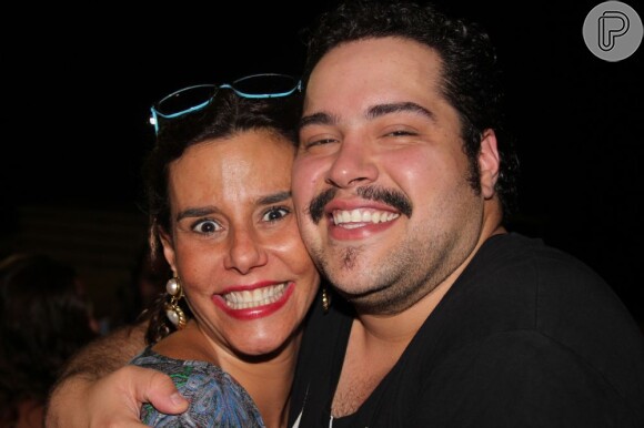 Narciza Tamborindeguy posa com Tiago Abravanel após assistir a 'Tim Maia - Vale Tudo: o musical', em 27 de janeiro de 2013