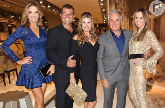 Ticiane Pinheiro posa com famosos em coquetel VIP em São Paulo