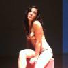 Adriana Birolli aparece de lingerie no palco da peça 'Manual prático da mulher desesperada'