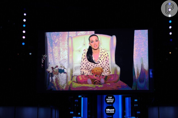Katy Perry, vencedora na categoria Melhor Artista de Canções Digitais, do Billboard Music Awards 2014, recebeu prêmio via satélite durante o evento
