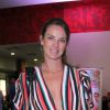 Letícia Birkheuer veste decotão para prestigiar lançamento de filme no Rio